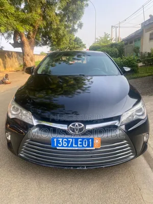 Toyota Camry LE FWD (2.5L 4cyl 8AM) 2018 Noir