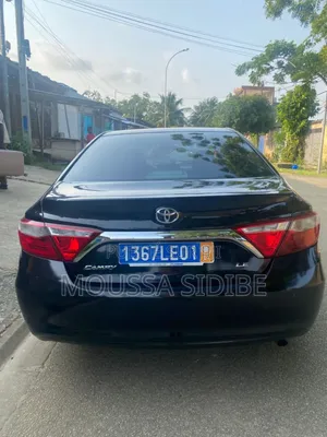 Toyota Camry LE FWD (2.5L 4cyl 8AM) 2018 Noir