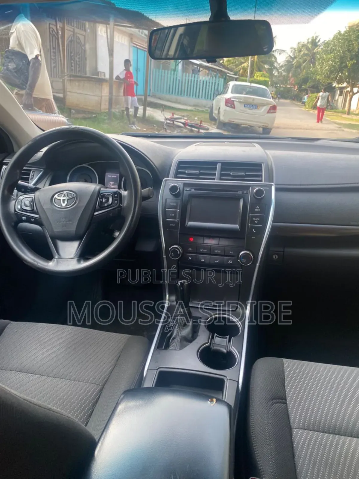 Toyota Camry LE FWD (2.5L 4cyl 8AM) 2018 Noir