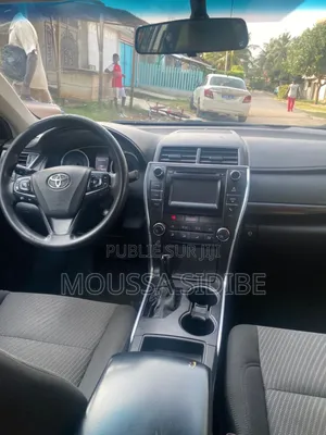 Toyota Camry LE FWD (2.5L 4cyl 8AM) 2018 Noir