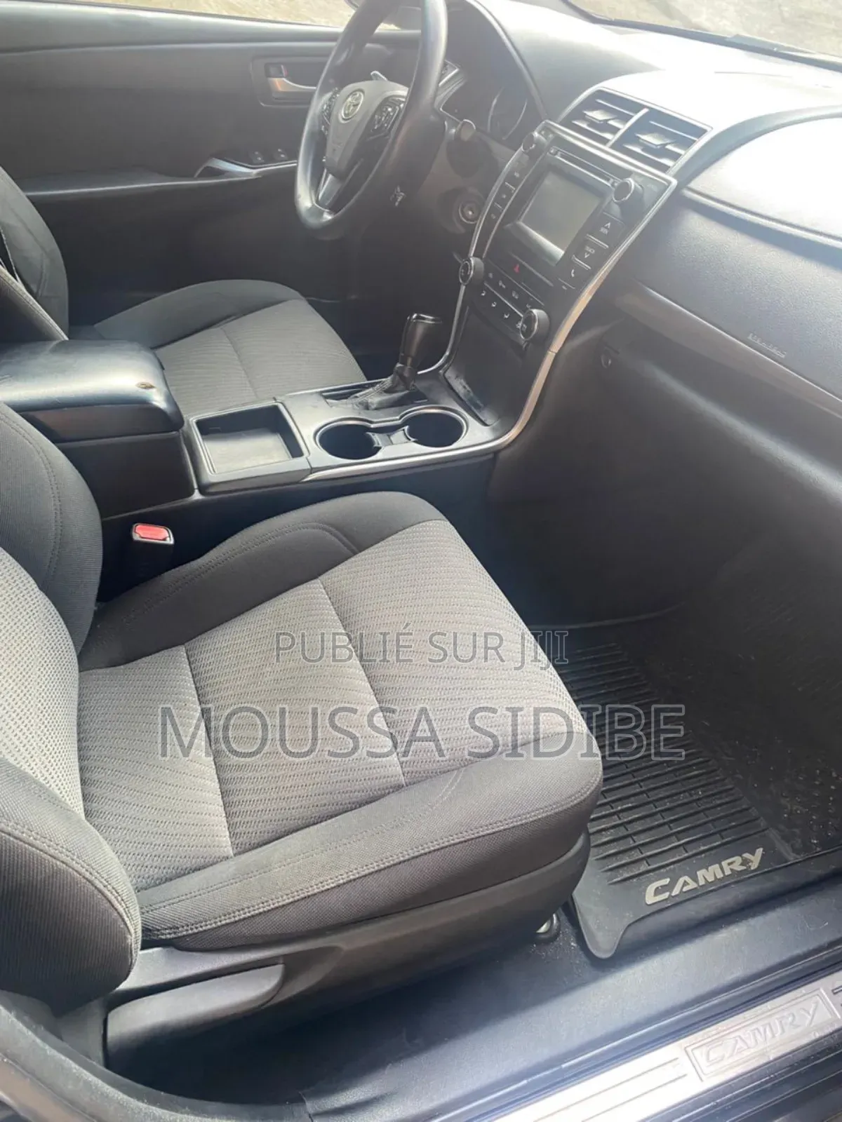 Toyota Camry LE FWD (2.5L 4cyl 8AM) 2018 Noir