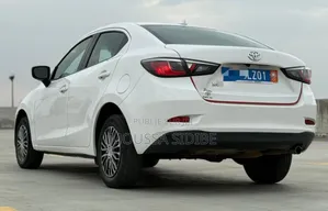 Toyota Yaris 1.5 Sedan L 2020 Blanc