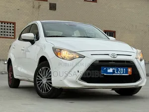 Toyota Yaris 1.5 Sedan L 2020 Blanc