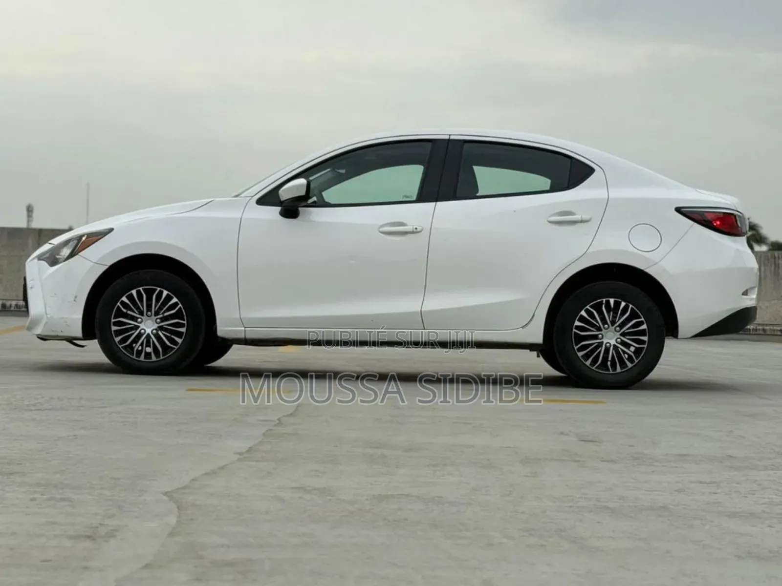 Toyota Yaris 1.5 Sedan L 2020 Blanc