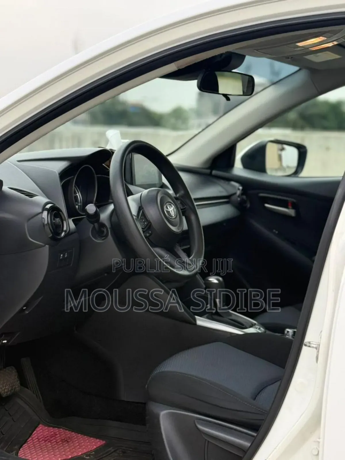 Toyota Yaris 1.5 Sedan L 2020 Blanc