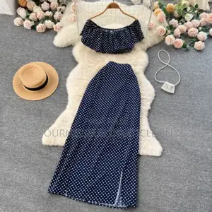 Haut Et Jupe Pour Femmes, Disponible en Plusieurs Couleurs.