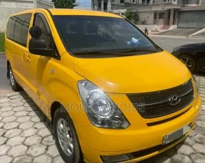 Hyundai Starex 2017 Jaune