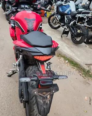 Photo - New Honda VFR 700F 2025 Rouge
