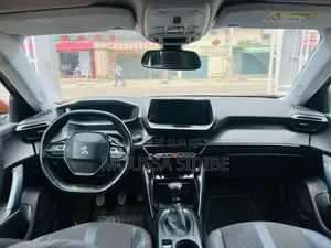 PEUGEOT 2008 1.2 PureTech (110 Hp) 2018 Orange