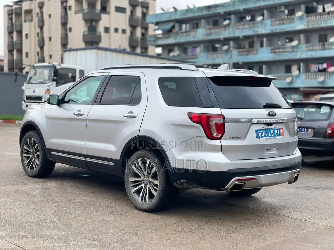 Ford Explorer XLT AWD 2018 Gris