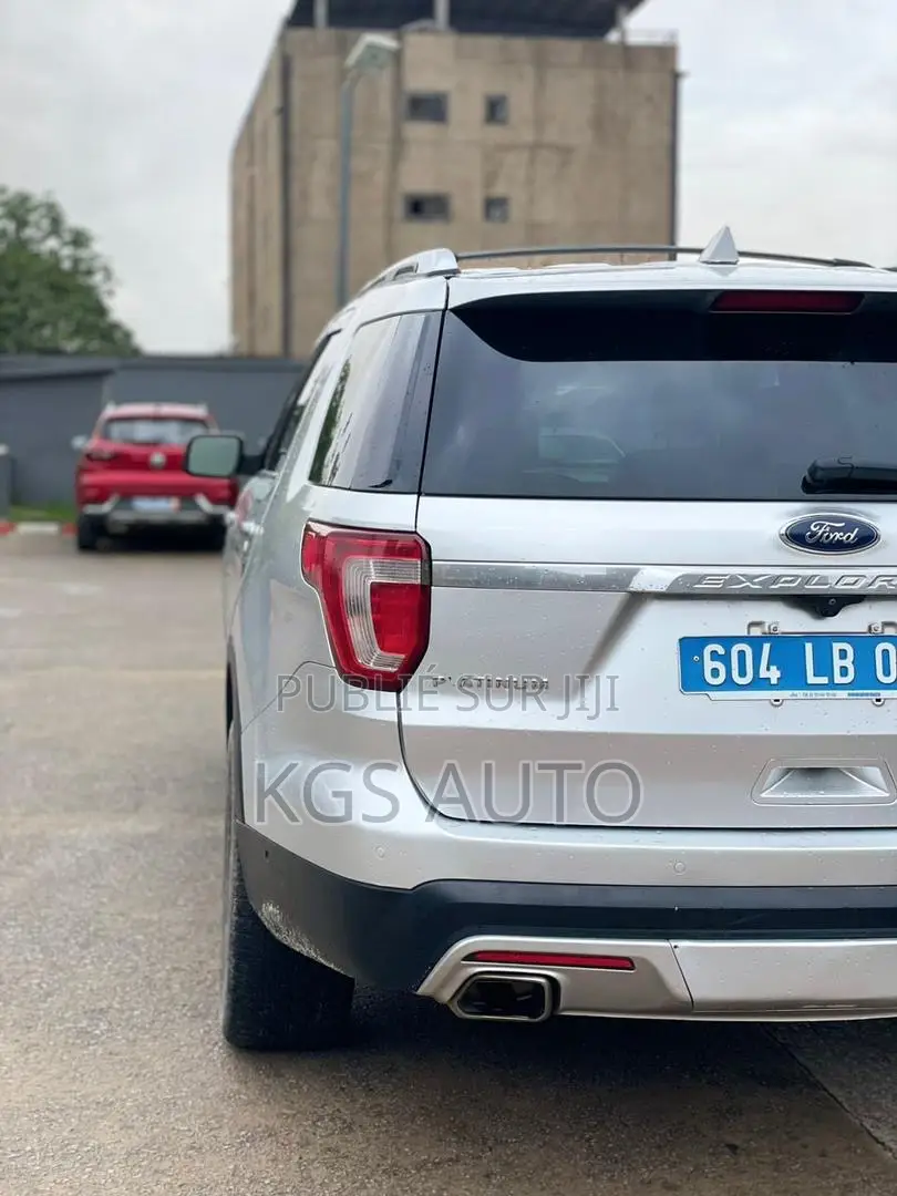 Ford Explorer XLT AWD 2018 Gris