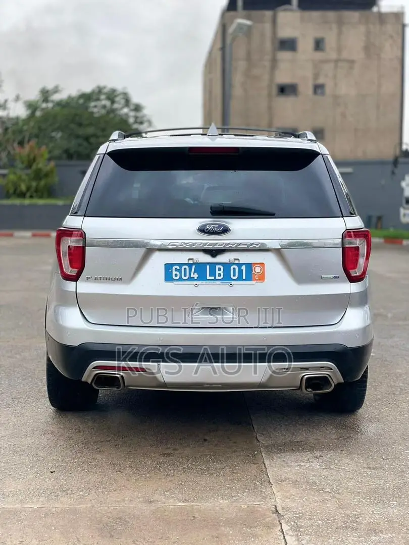 Ford Explorer XLT AWD 2018 Gris