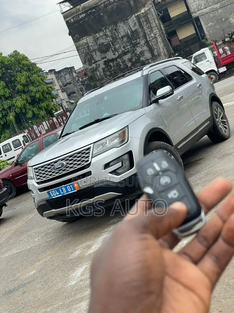 Ford Explorer XLT AWD 2018 Gris