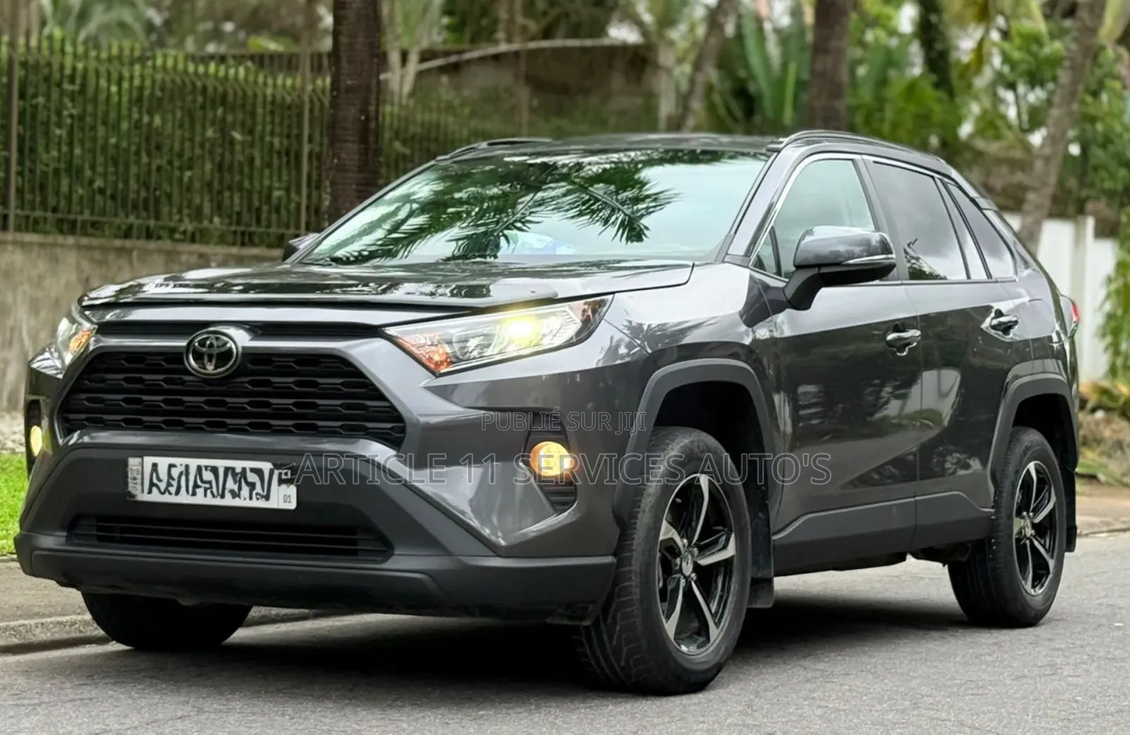 Toyota RAV4 XLE 2021 Gris