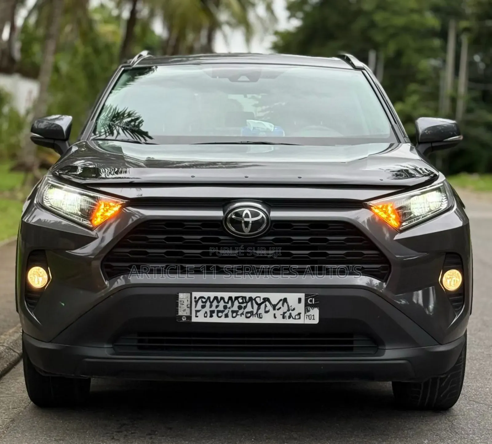 Toyota RAV4 XLE 2021 Gris