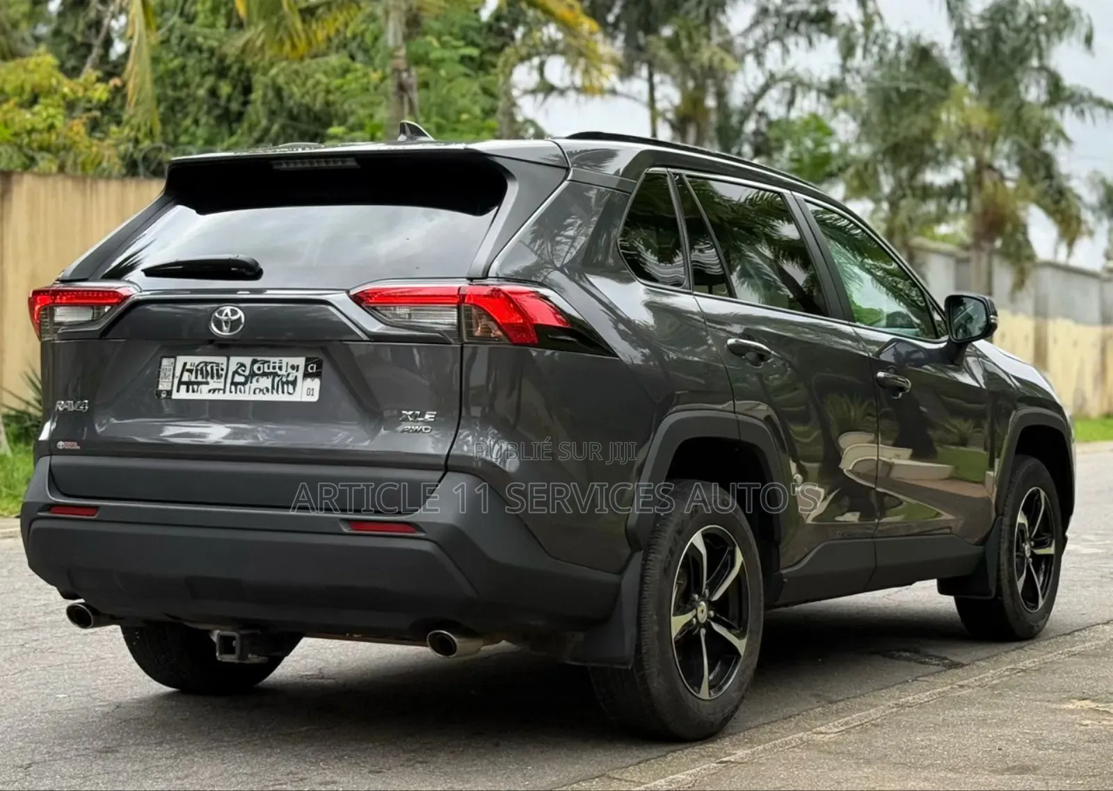 Toyota RAV4 XLE 2021 Gris