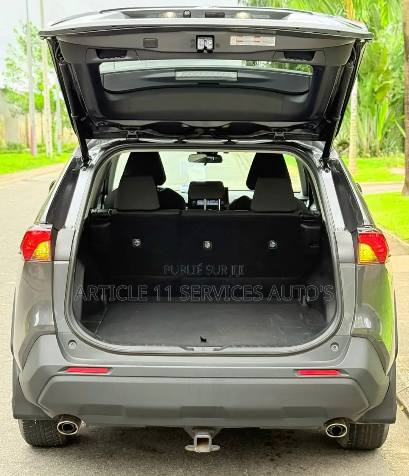 Toyota RAV4 XLE 2021 Gris