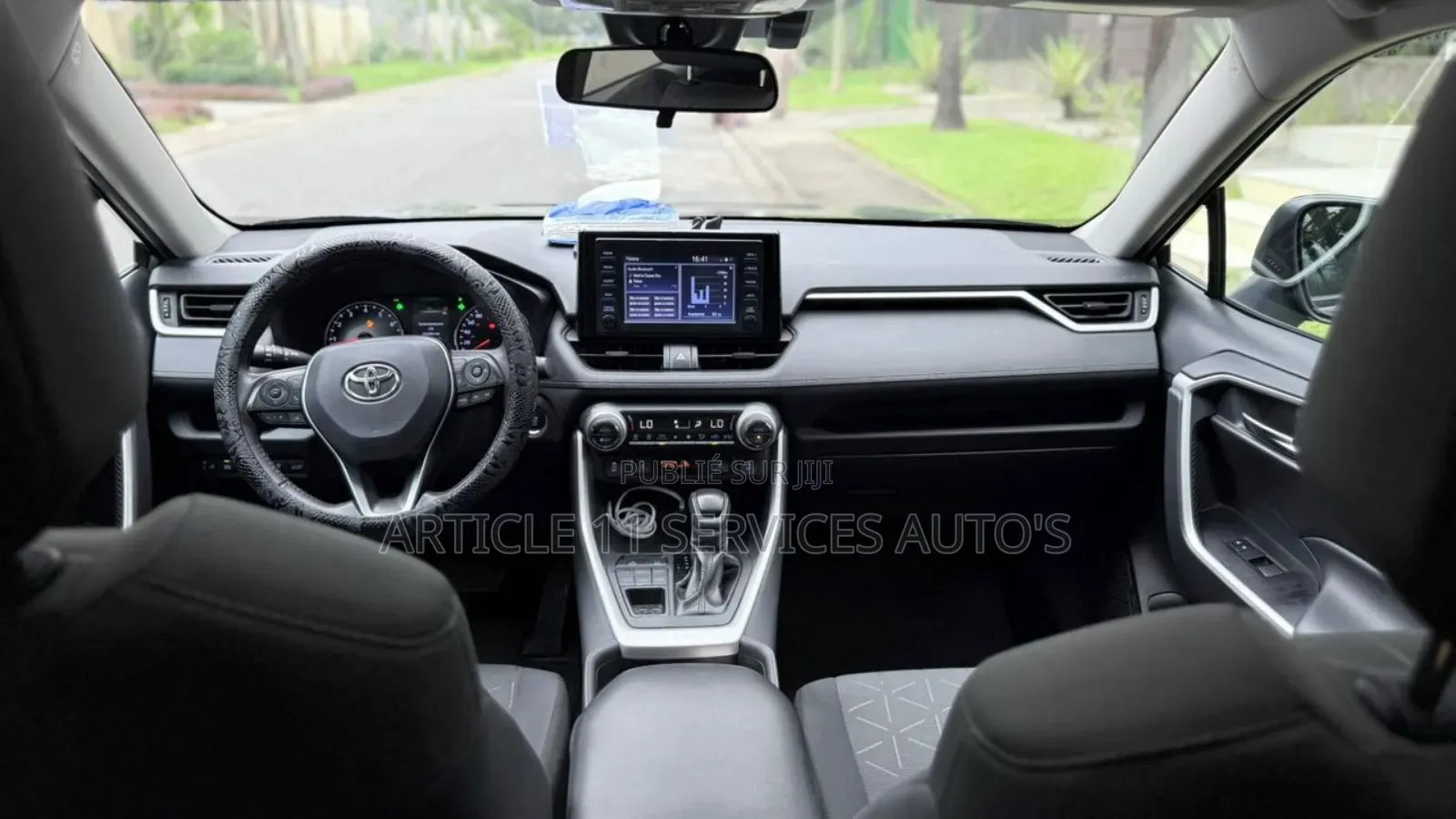 Toyota RAV4 XLE 2021 Gris