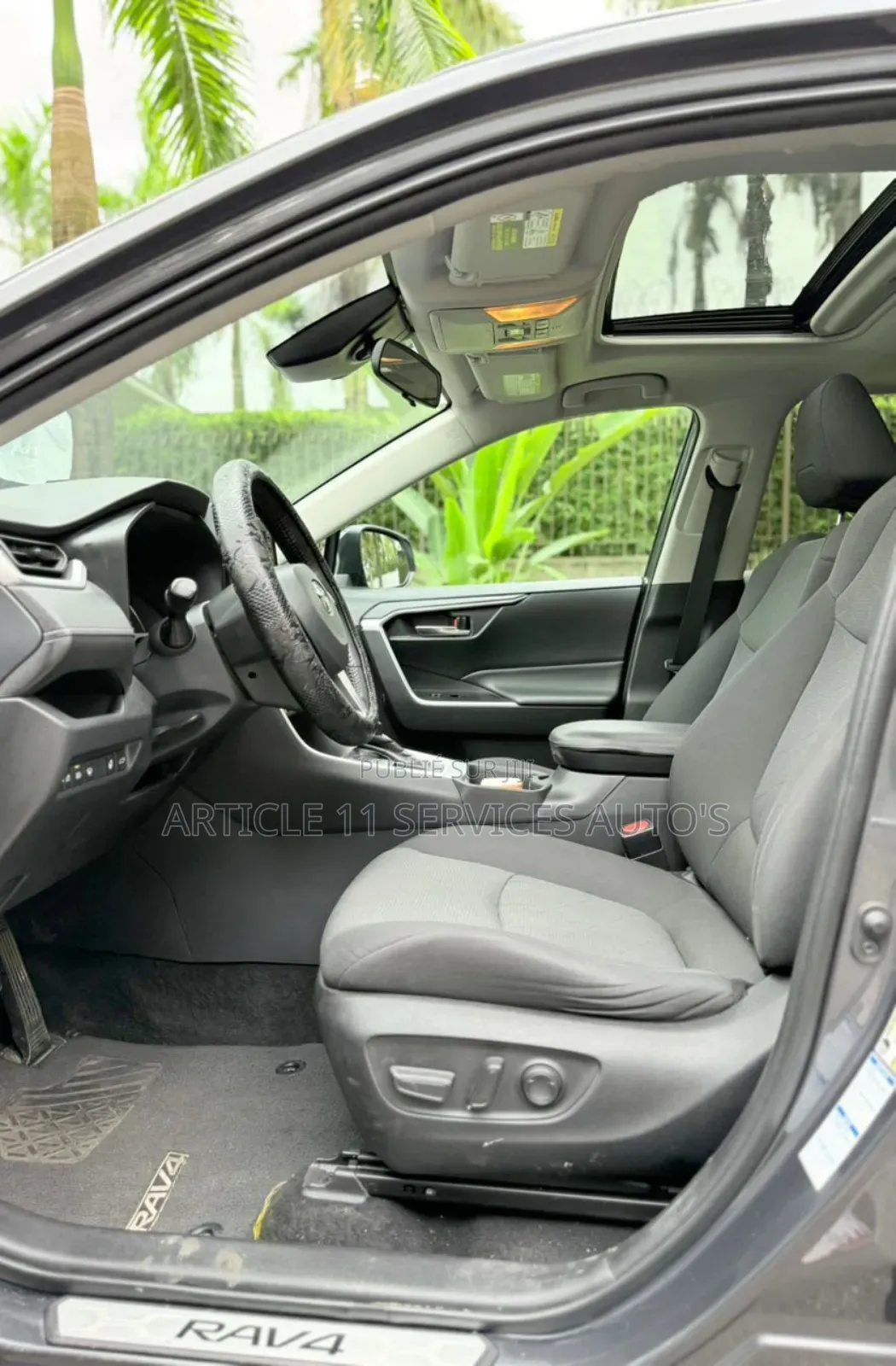 Toyota RAV4 XLE 2021 Gris