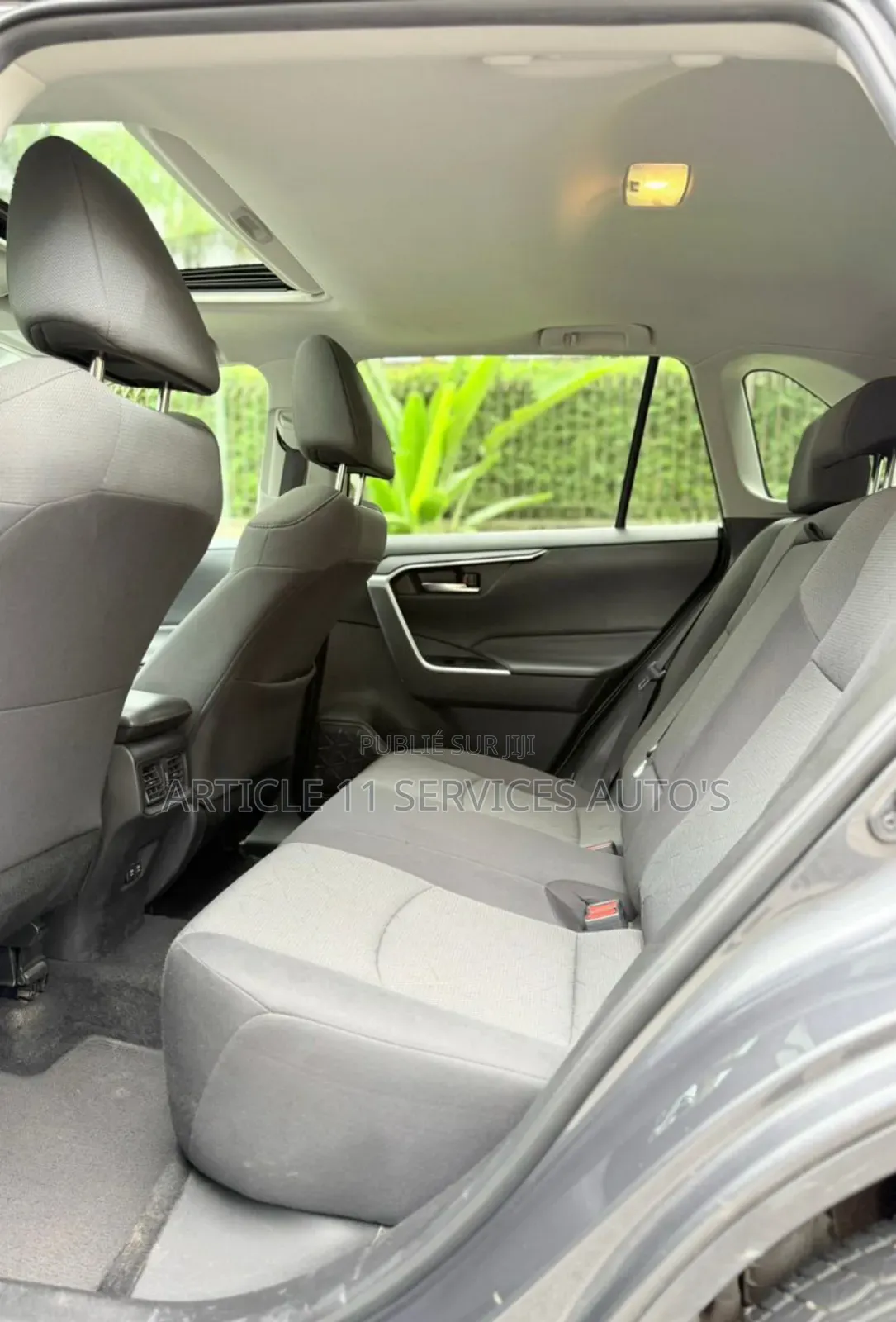 Toyota RAV4 XLE 2021 Gris