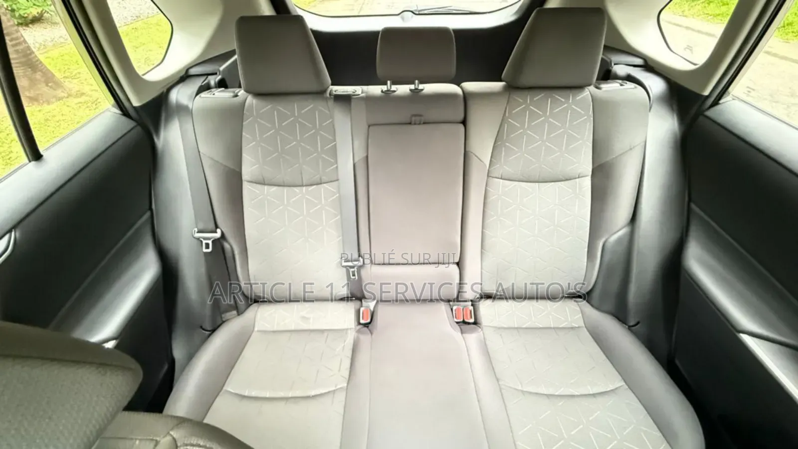 Toyota RAV4 XLE 2021 Gris