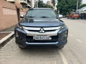 Photo - Mitsubishi L200 Double Cab 2.2 4WD 2021 Gris
