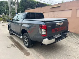 Mitsubishi L200 Double Cab 2.2 4WD 2021 Gris