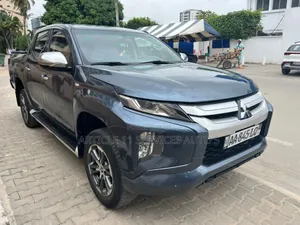 Mitsubishi L200 Double Cab 2.2 4WD 2021 Gris