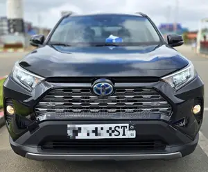 Photo - Toyota RAV4 XLE 2021 Noir