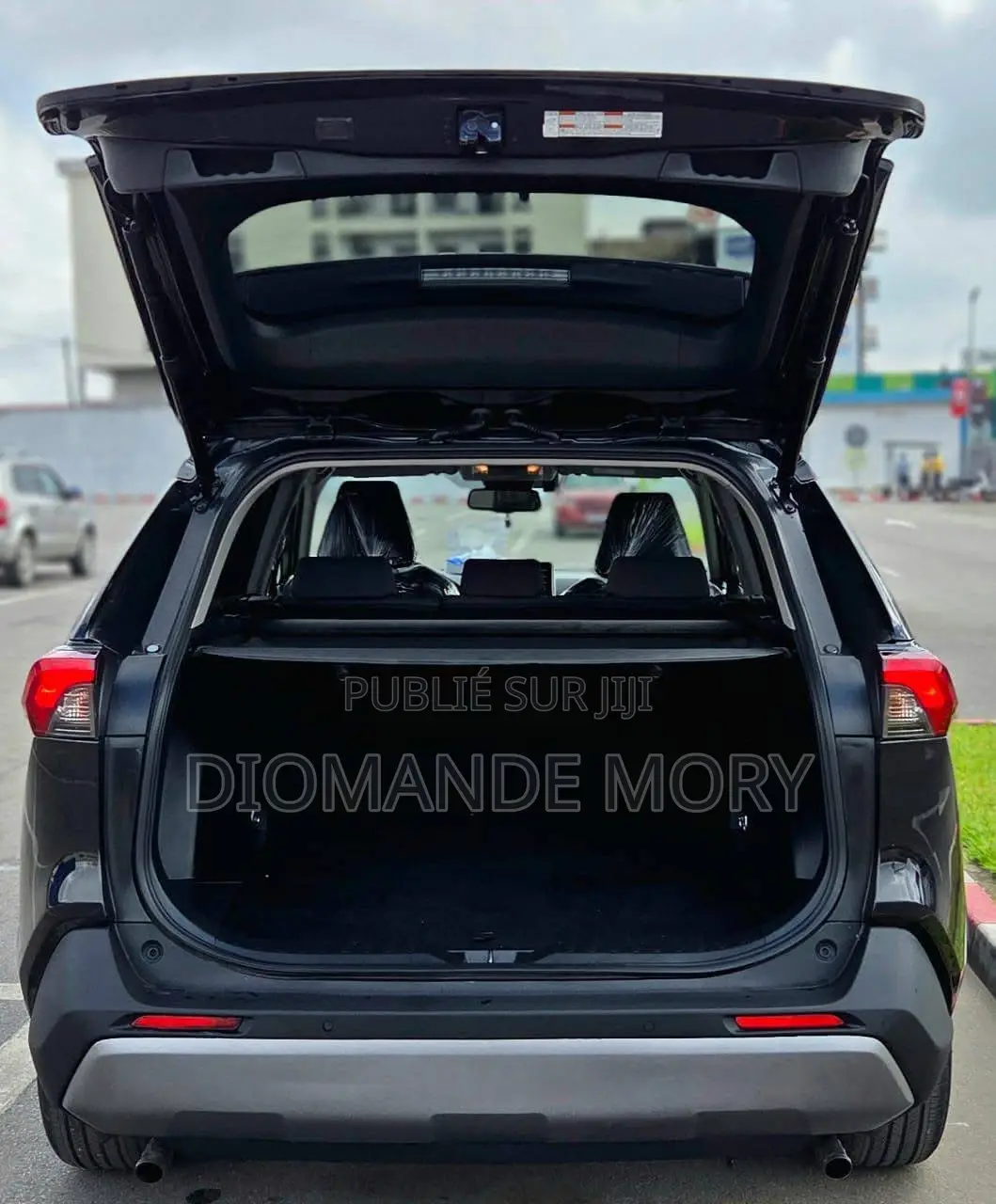 Toyota RAV4 XLE 2021 Noir