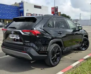 Toyota RAV4 XLE 2021 Noir