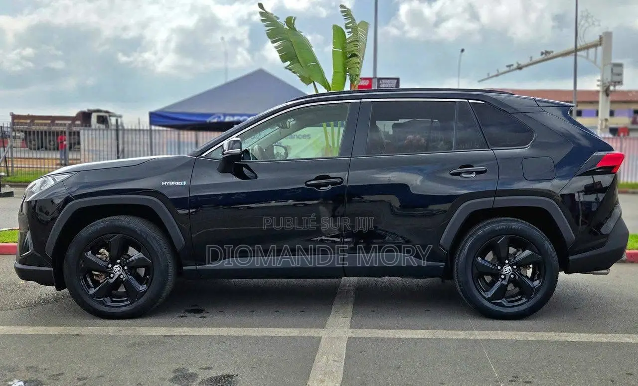 Toyota RAV4 XLE 2021 Noir