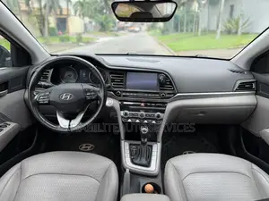 Hyundai Elantra Limited 2021 Noir