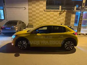 New PEUGEOT 208 2023 Jaune