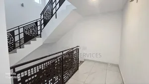 Furnished 16chbre Duplex dans Zié Multi-Service, Deux Plateaux à Vendre