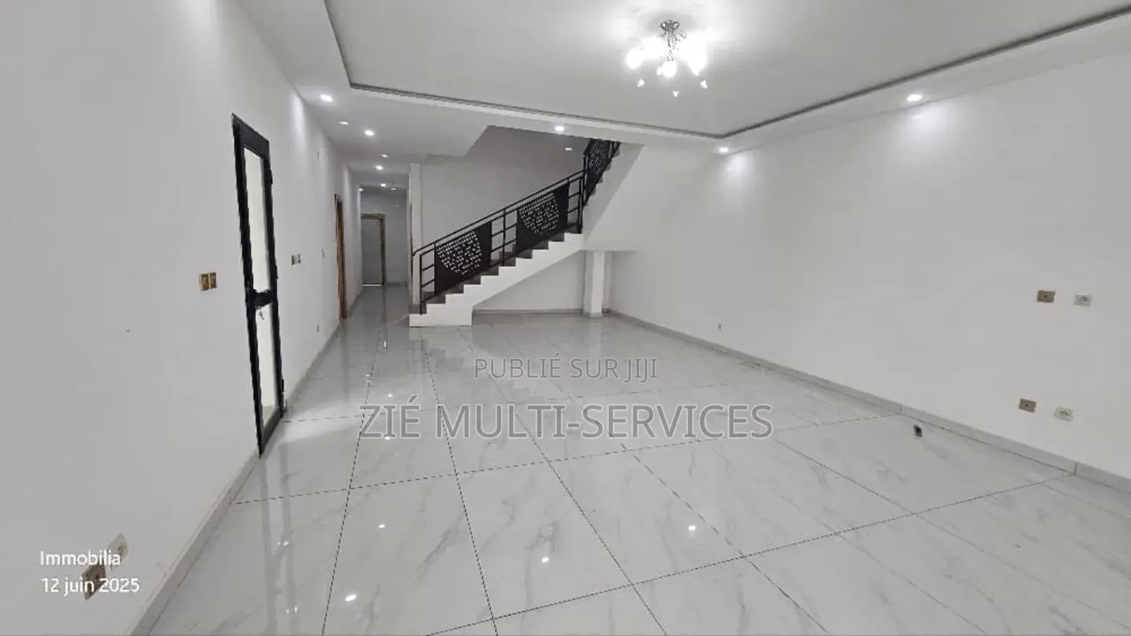 Furnished 16chbre Duplex dans Zié Multi-Service, Deux Plateaux à Vendre