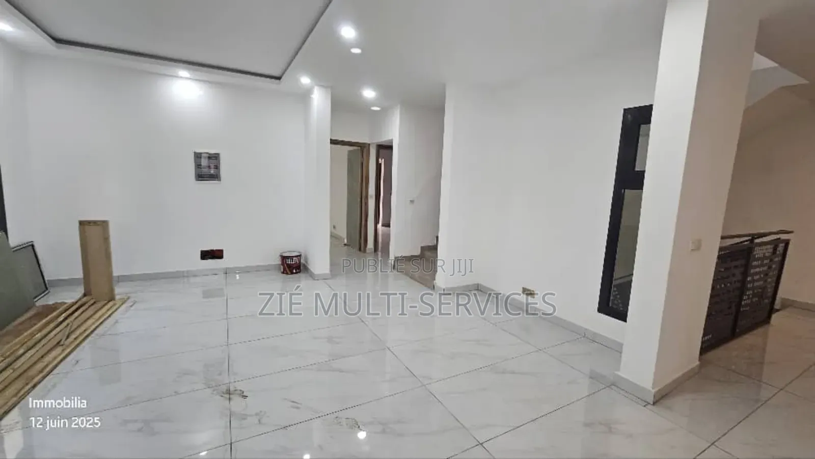 Furnished 16chbre Duplex dans Zié Multi-Service, Deux Plateaux à Vendre