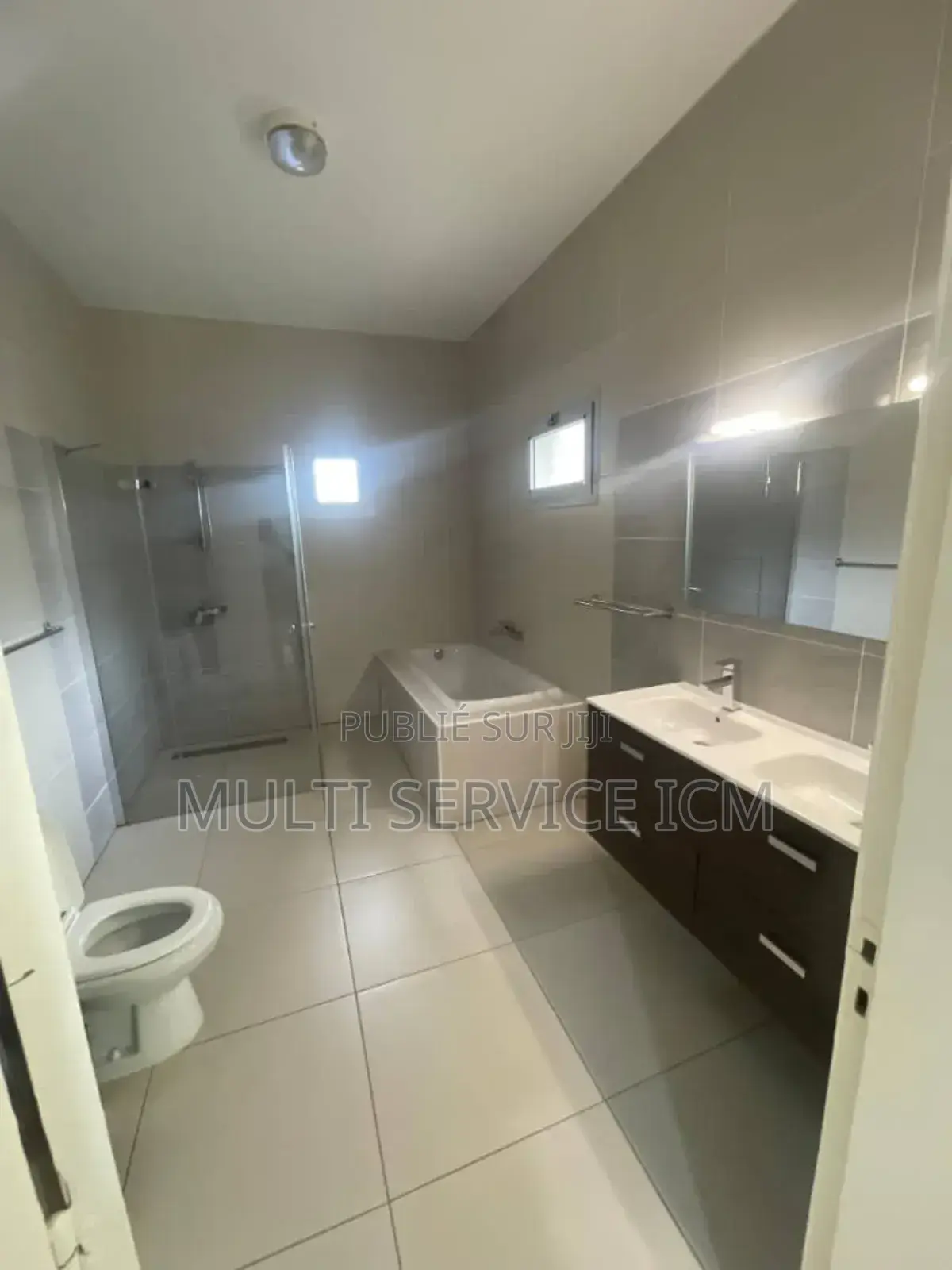 5chbre Duplex dans Ismaël Coulibaly, Cocody à Louer