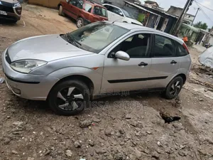Ford Focus 1.4 2004 Gris