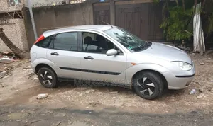 Ford Focus 1.4 2004 Gris