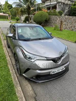 Photo - Toyota C-HR XLE FWD Sport Utility (2.0L 4cyl 2AM) 2018 Argenté