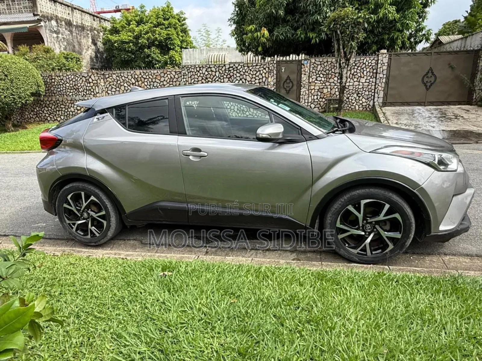 Toyota C-HR XLE FWD Sport Utility (2.0L 4cyl 2AM) 2018 Argenté