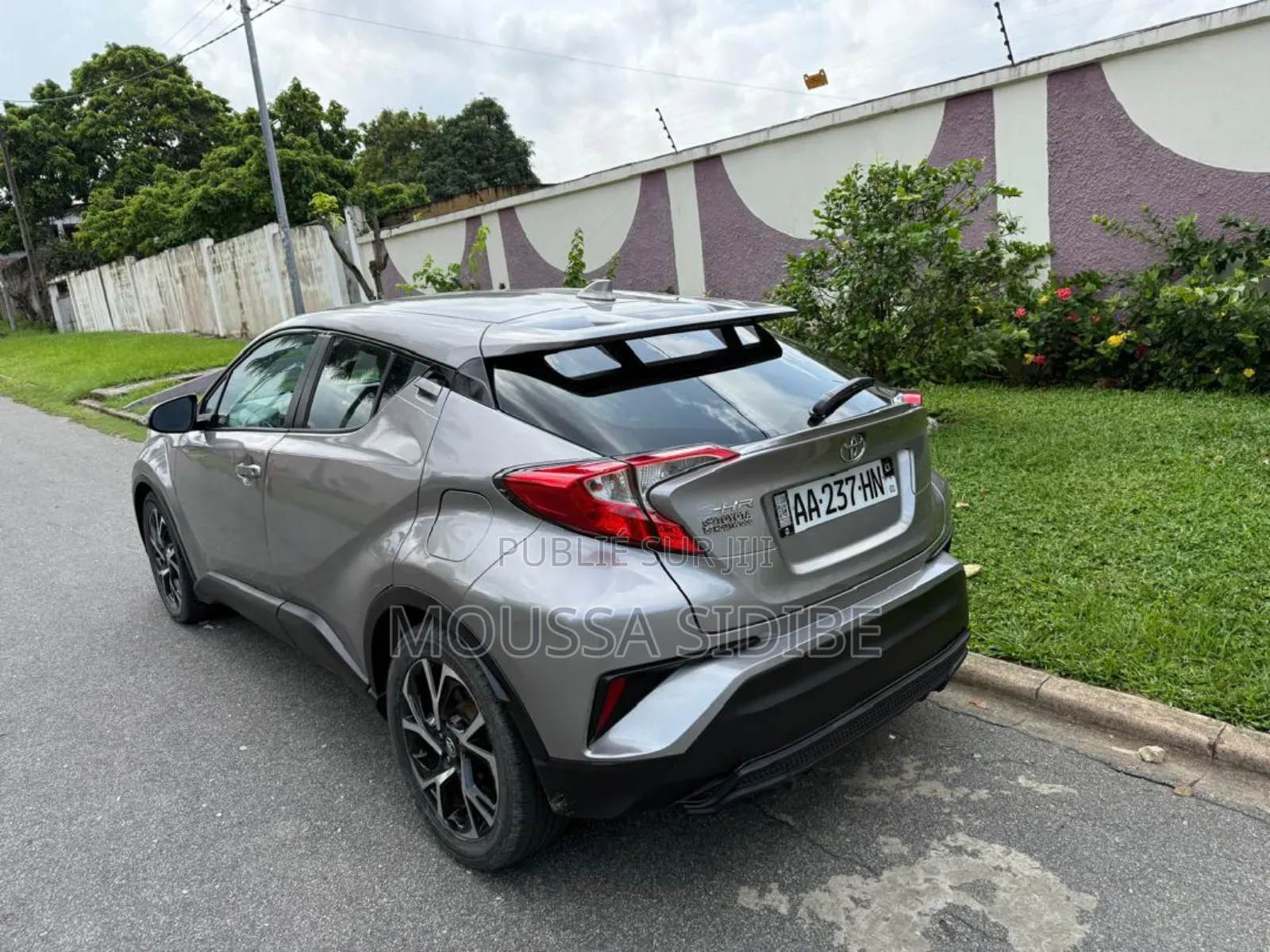 Toyota C-HR XLE FWD Sport Utility (2.0L 4cyl 2AM) 2018 Argenté