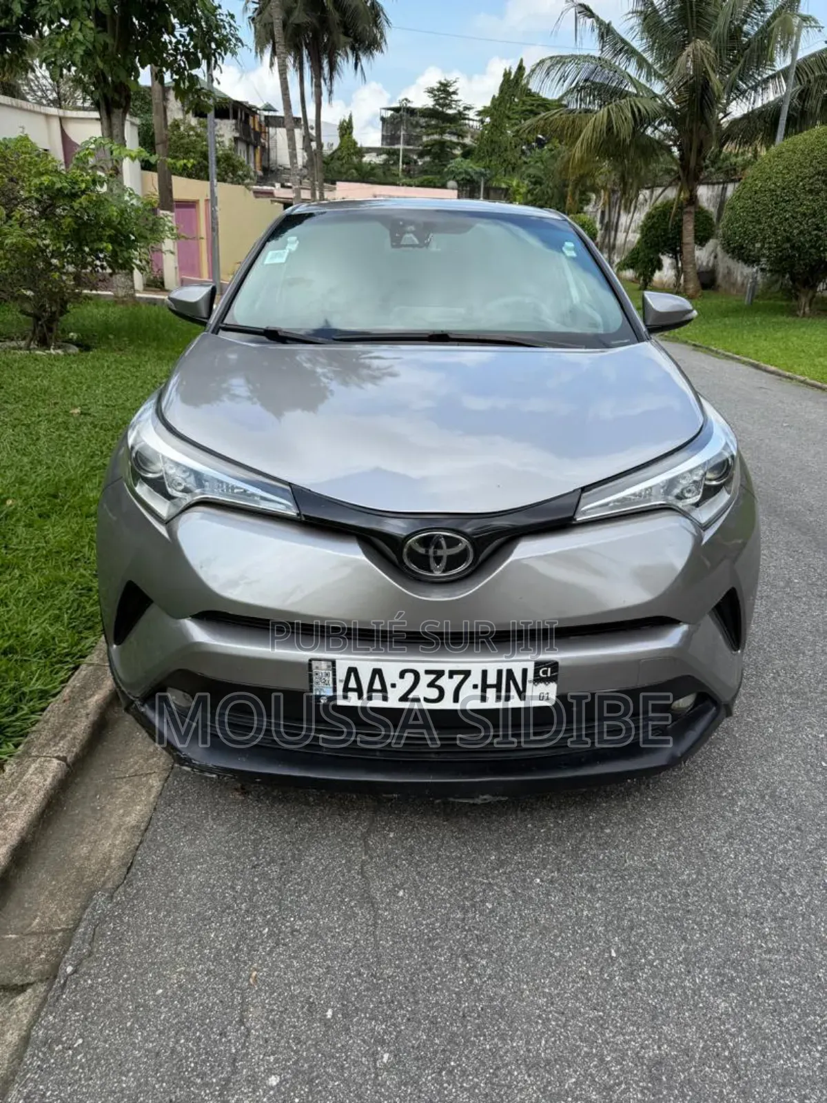 Toyota C-HR XLE FWD Sport Utility (2.0L 4cyl 2AM) 2018 Argenté