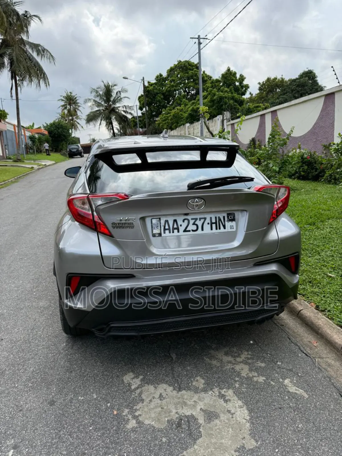 Toyota C-HR XLE FWD Sport Utility (2.0L 4cyl 2AM) 2018 Argenté