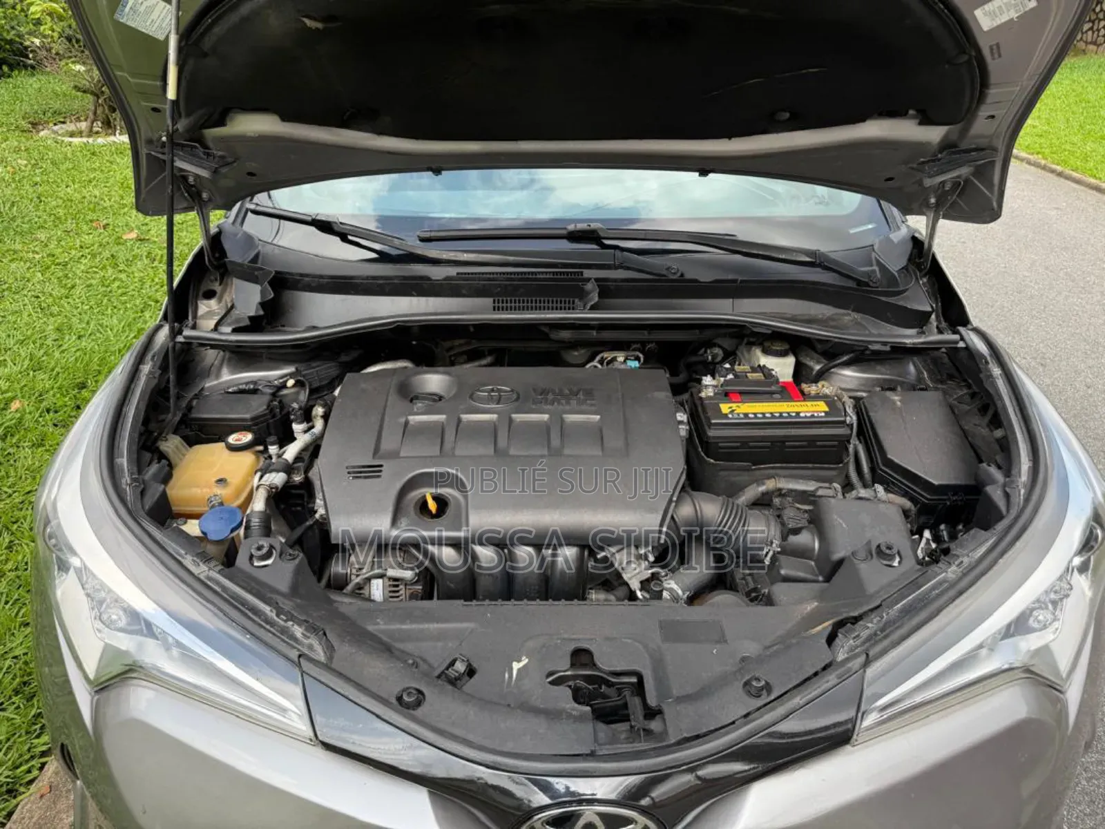 Toyota C-HR XLE FWD Sport Utility (2.0L 4cyl 2AM) 2018 Argenté