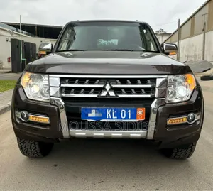 Photo - Mitsubishi Pajero V80 3.5 V6 GL/GLS 2021 Noir