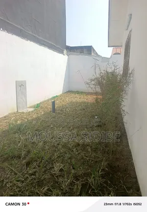 3chbre Villa dans Lemuss Immo.Ci, Cocody à Louer