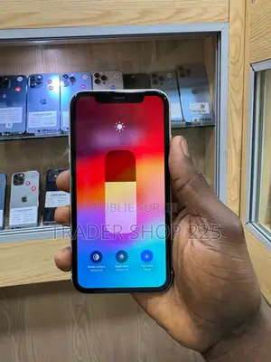 Photo - Pomme iPhone 12 Pro Max 128 GB Blanc