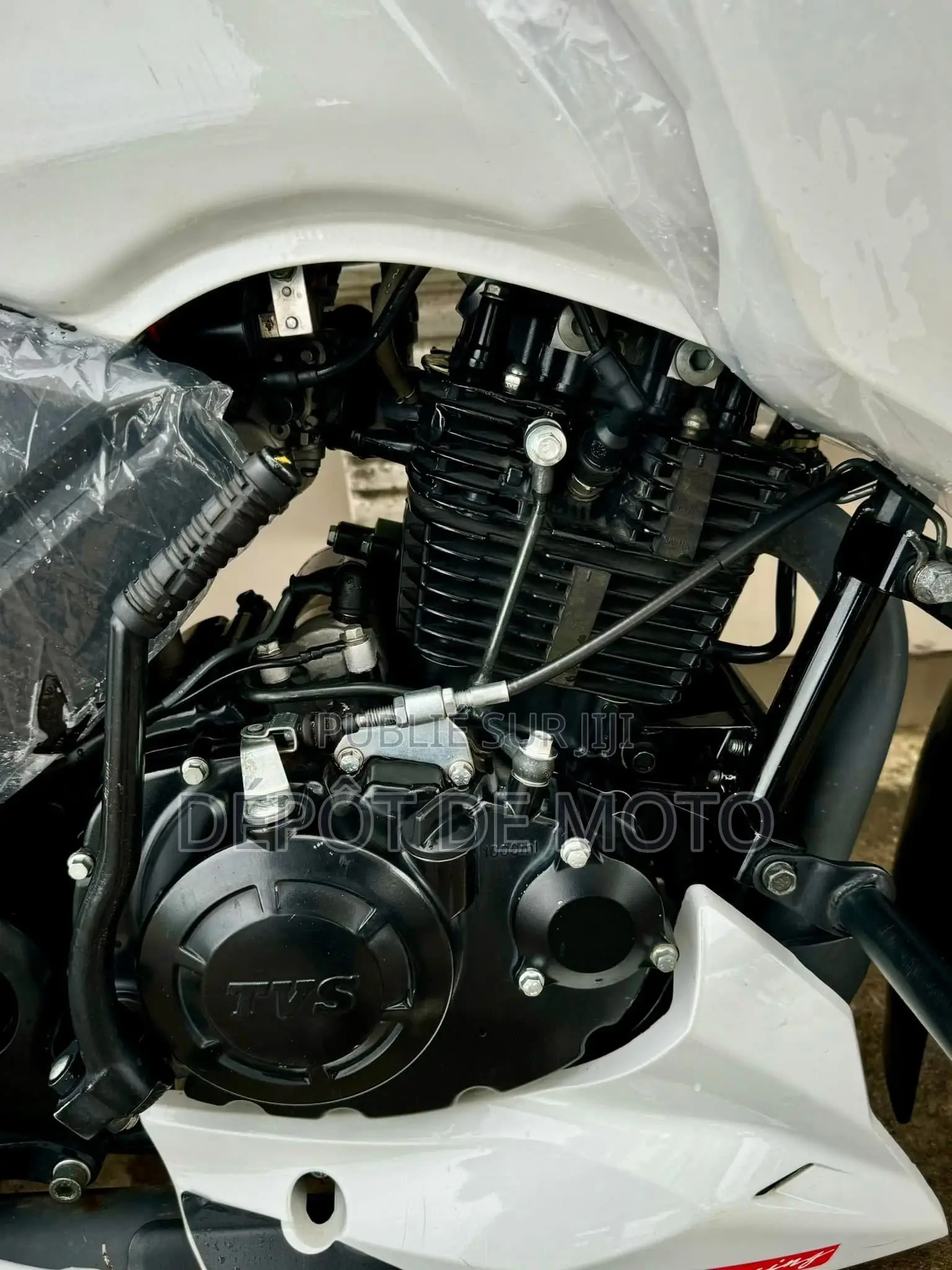 Neuf TVS Apache 180 RTR 2023 Blanc